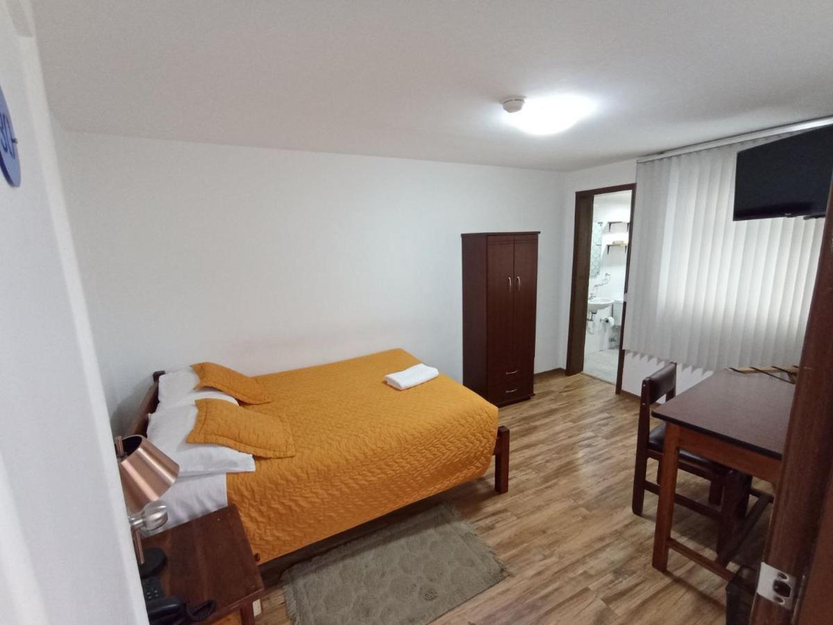 Hotel 9 De Octubre Quito Exteriör bild