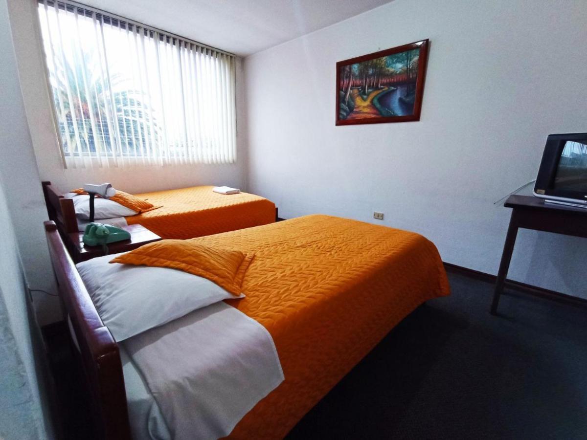 Hotel 9 De Octubre Quito Exteriör bild
