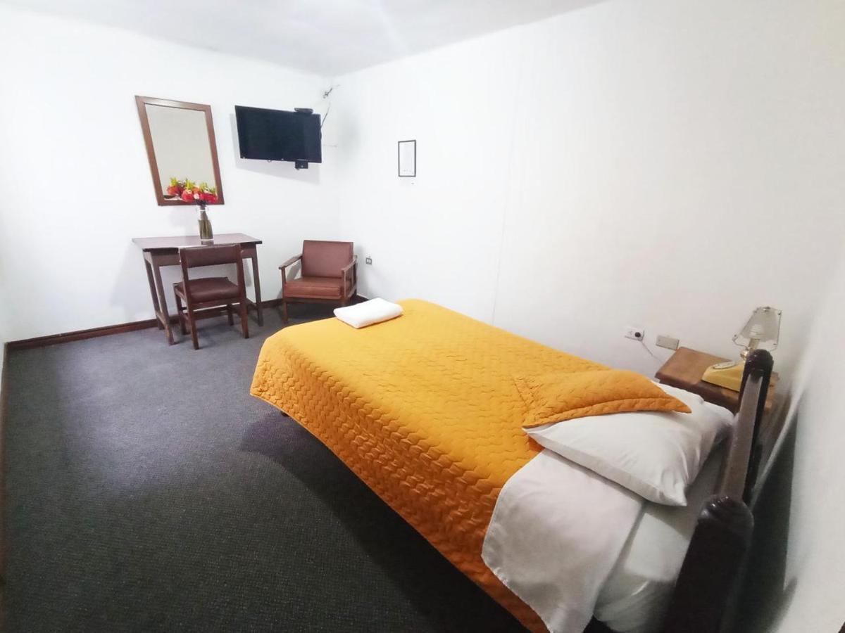 Hotel 9 De Octubre Quito Exteriör bild